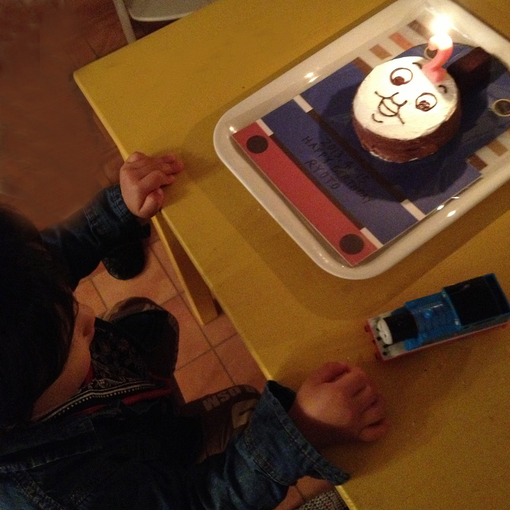 簡単 2歳3歳誕生日トーマスケーキの作り方 アラフォーママファッション論